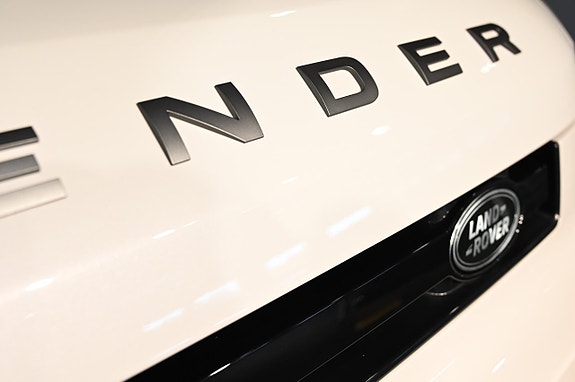 Land Rover Defender 110 19 of 19