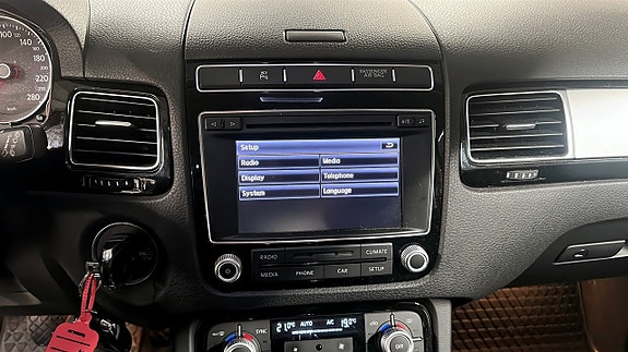 Volkswagen Touareg 9 of 12