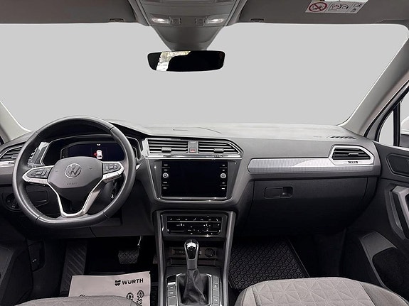 Volkswagen Tiguan 8 of 15