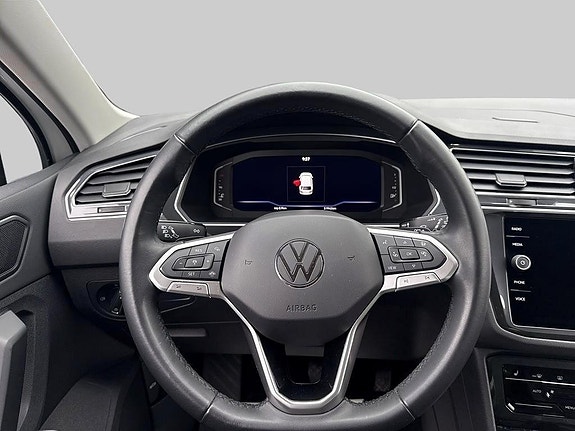 Volkswagen Tiguan 9 of 15