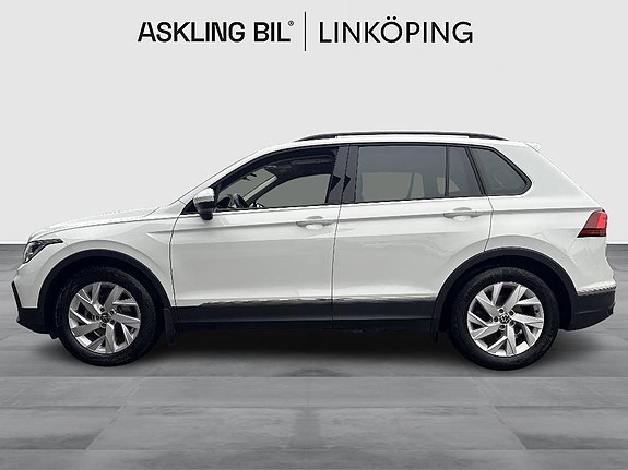 Volkswagen Tiguan 3 of 15