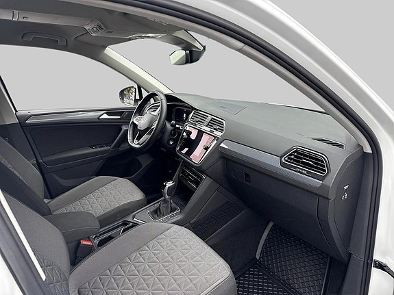 Volkswagen Tiguan 6 of 15