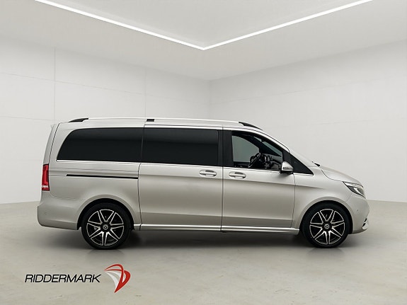 Mercedes-Benz V250 2 of 30