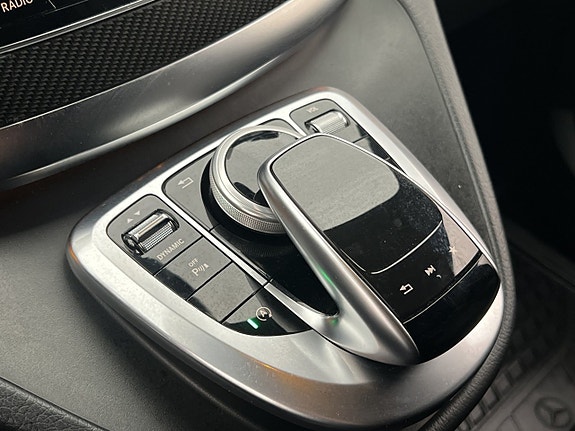 Mercedes-Benz V250 30 of 30