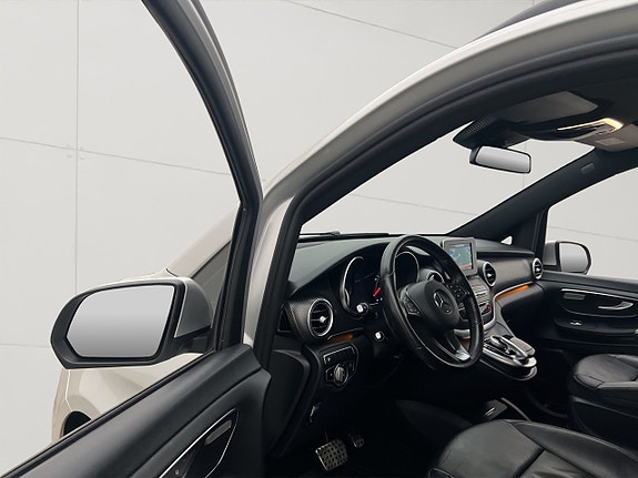 Mercedes-Benz V250 17 of 30