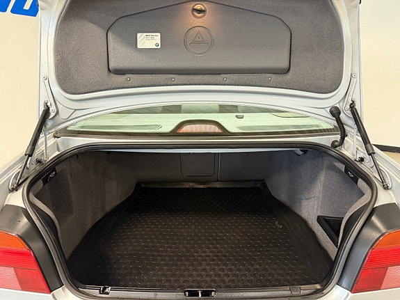 BMW 523i 11 of 11