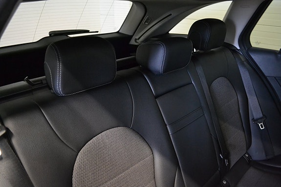 Mercedes-Benz C200 12 of 25