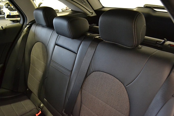 Mercedes-Benz C200 13 of 25