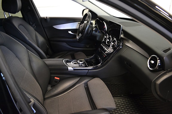 Mercedes-Benz C200 10 of 25