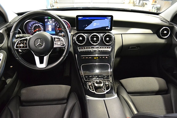 Mercedes-Benz C200 16 of 25