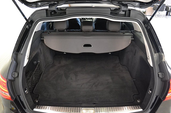 Mercedes-Benz C200 23 of 25