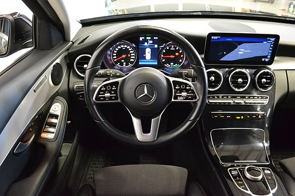 Mercedes-Benz C200 15 of 25