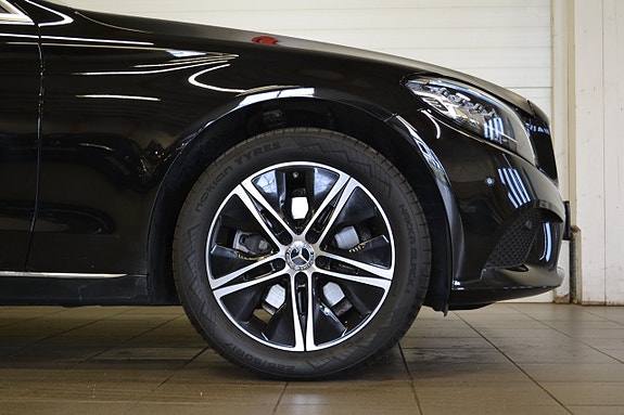 Mercedes-Benz C200 8 of 25