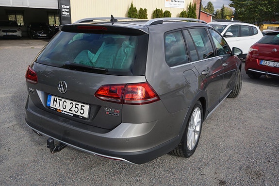 Volkswagen Golf Alltrack 3 of 10
