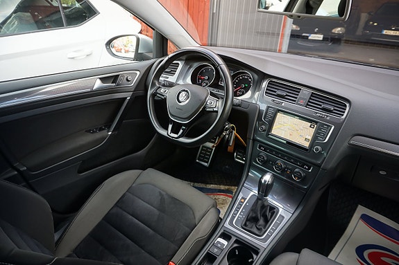 Volkswagen Golf Alltrack 5 of 10