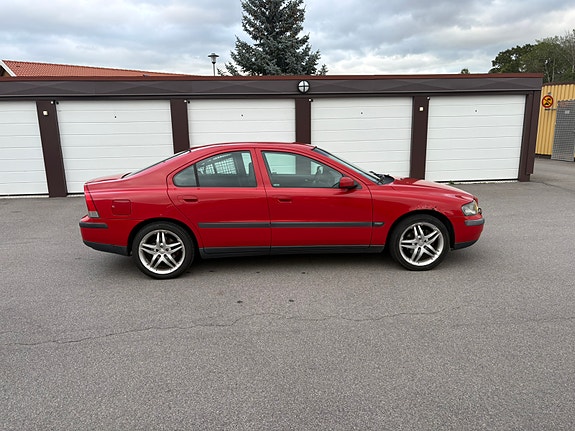 Volvo S60 2 of 5