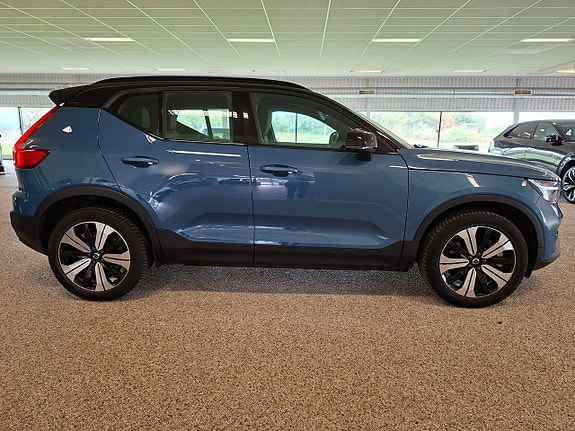 Volvo XC40 3 of 9
