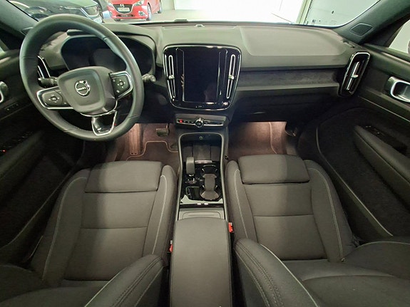 Volvo XC40 6 of 9