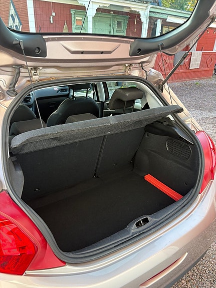 Peugeot 208 8 of 8
