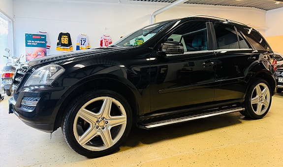 Mercedes-Benz ML300 3 of 21
