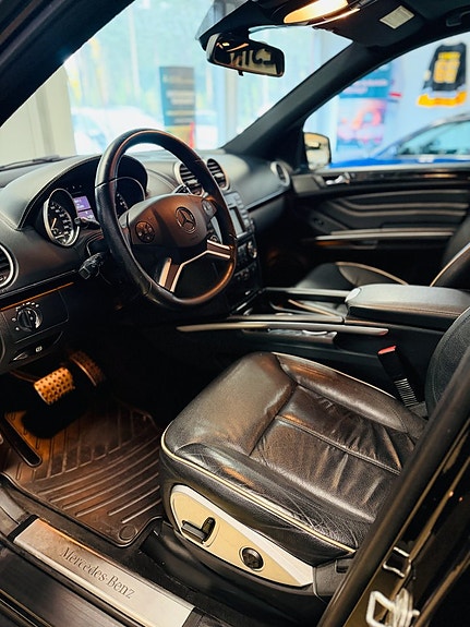 Mercedes-Benz ML300 12 of 21