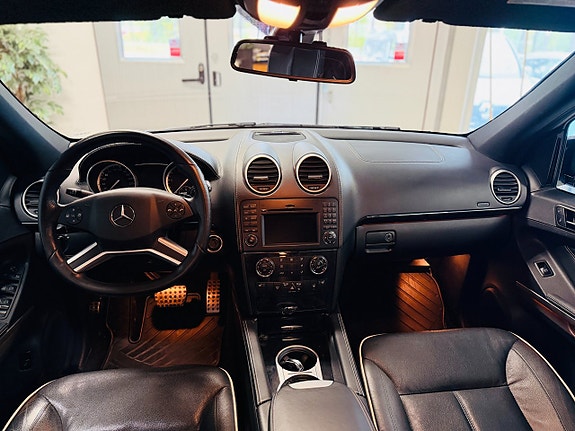 Mercedes-Benz ML300 16 of 21