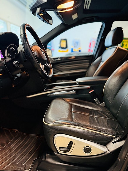 Mercedes-Benz ML300 13 of 21