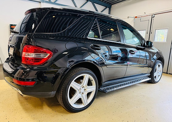 Mercedes-Benz ML300 10 of 21