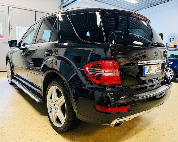 Mercedes-Benz ML300 7 of 21