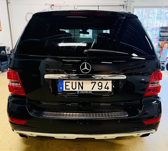 Mercedes-Benz ML300 8 of 21