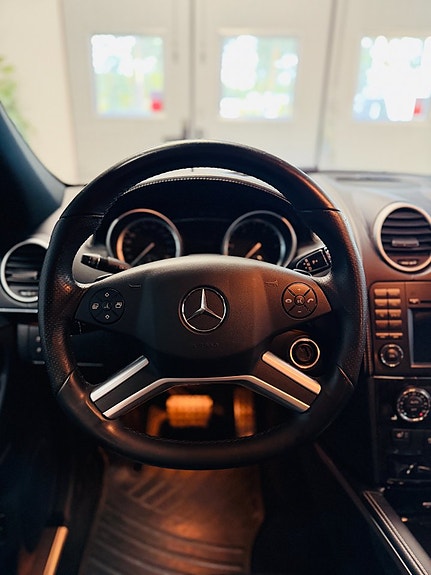 Mercedes-Benz ML300 17 of 21