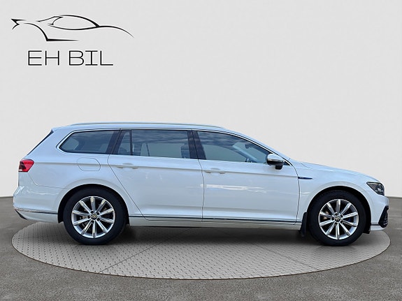 Volkswagen Passat 9 of 18