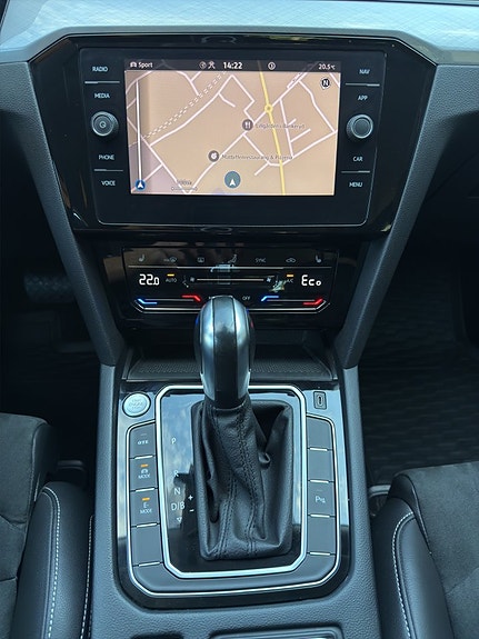 Volkswagen Passat 14 of 18