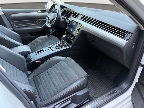 Volkswagen Passat 12 of 18