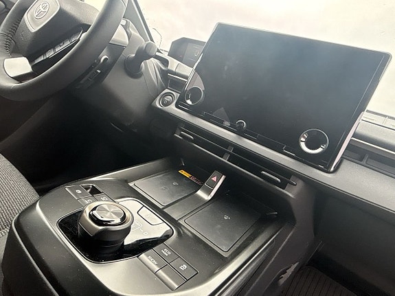 Toyota bZ4X 12 of 18