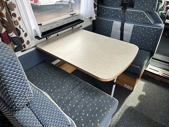 Bürstner T604 Franskbädd & Aldevärme 7 of 19