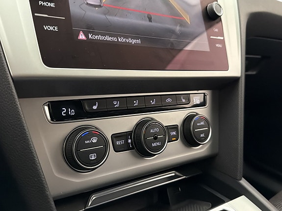 Volkswagen Passat 23 of 30