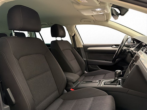 Volkswagen Passat 27 of 30