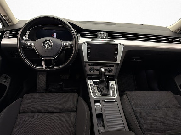 Volkswagen Passat 14 of 30