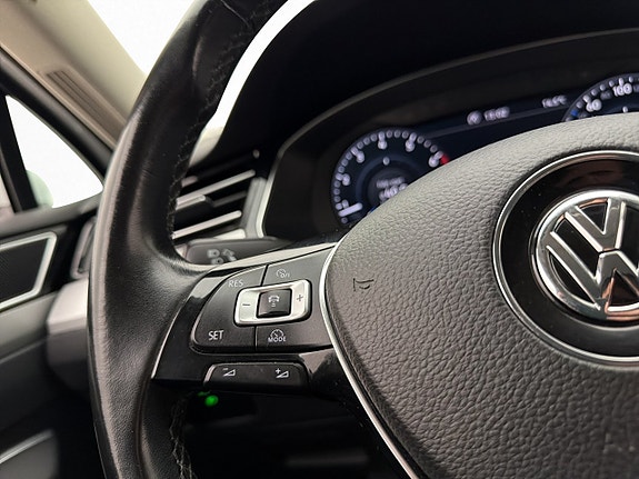 Volkswagen Passat 16 of 30