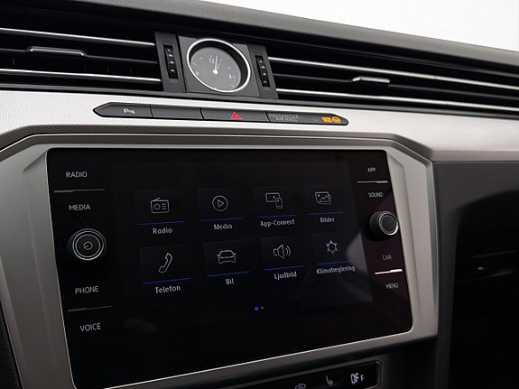 Volkswagen Passat 24 of 30