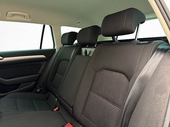 Volkswagen Passat 30 of 30