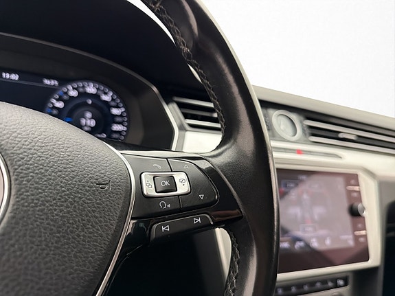 Volkswagen Passat 18 of 30