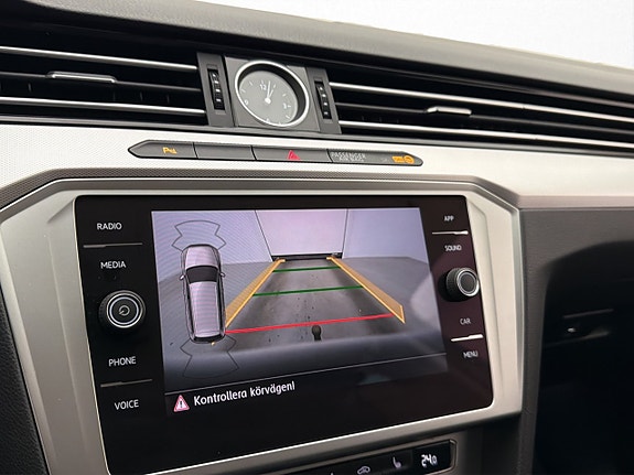 Volkswagen Passat 20 of 30