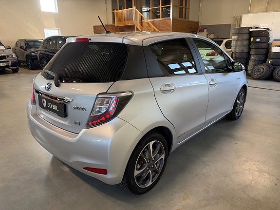 Toyota Yaris 17 of 18