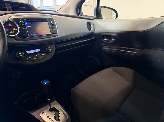 Toyota Yaris 11 of 18
