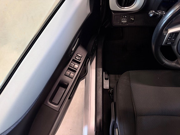 Toyota Yaris 8 of 18