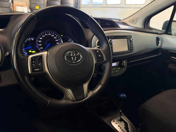 Toyota Yaris 10 of 18
