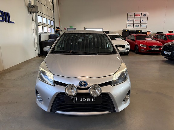 Toyota Yaris 4 of 18
