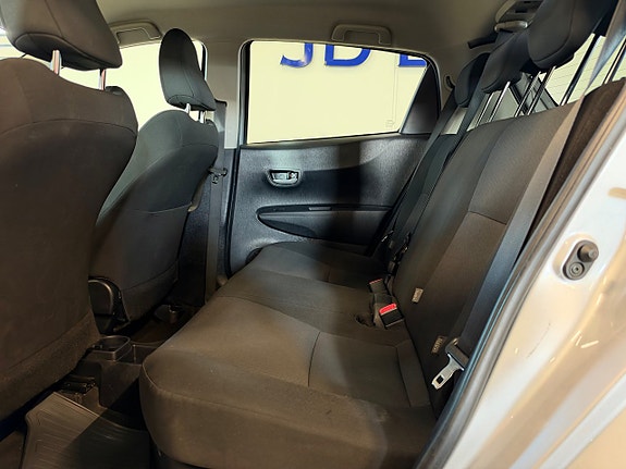 Toyota Yaris 14 of 18